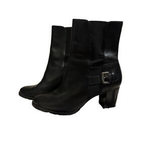 Cole Haan side gore ankle boots size 8.5 EUC